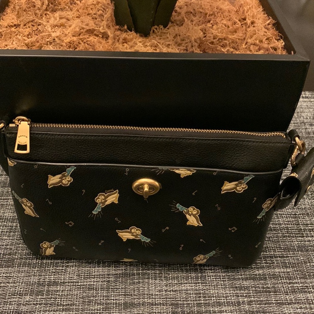 Coach leather penguin trumpet bag with iPod case Missing hanging tag and strap - Picture 7 of 11